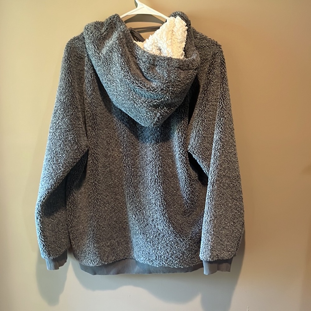 Dylan Fleece Hoodie! Like New! - Picture 2 of 4